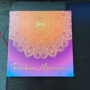 Selling beautiful women eye pallets from Loretta cosmetics beautiful colors